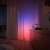 Philips Hue Signe Gradient állólámpa hálószoba környezetben, okos otthon világítás, színes gradiens fénnyel