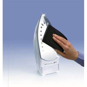 Hand using Rayen 6096 iron soleplate cleaning cloth to clean a white iron - Rayen