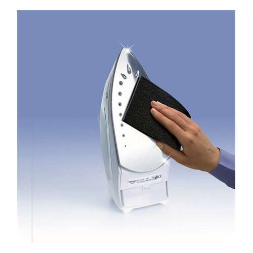 Hand using Rayen 6096 iron soleplate cleaning cloth to clean a white iron