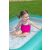 Copil zâmbitor în piscina gonflabilă pentru copii Bestway