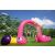 Kinder spielen unter Bestway Flamingo Sprinkler, Sommergartenspaß