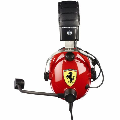 Detail hernej súpravy Thrustmaster Ferrari Gaming s logom Scuderia Ferrari