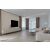 TV a falon Neomounts by NewStar tartóval egy modern nappaliban