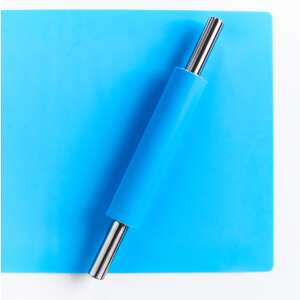 Sucitor de silicon albastru cu mânere din oțel inoxidabil și o tavă de copt antiaderentă albastră - Sucitoare