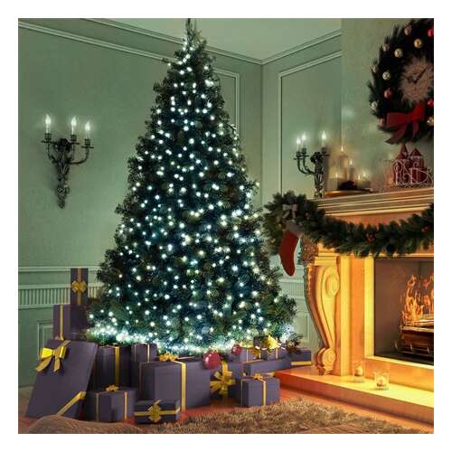 Brad de Crăciun decorat cu luminițe LED albe