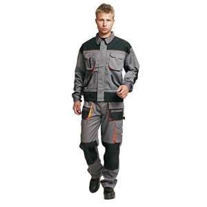 Graue Arbeitsjacke und Hose im Set. Ganzkörperaufnahme eines Mannes, der die Kabát szürke be-01-002 Arbeitskleidung trägt. - Arbeitsschutzkleidung