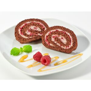 Două felii de ruladă cu miere Marlenka cu cacao și zmeură pe o farfurie - Alimente & Băuturi