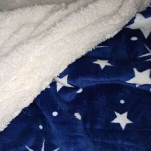 Sötétkék pléd fehér csillagokkal és sherpa béléssel - Ágytakaró