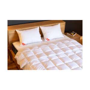 Best Sleep paplan Silver Bettdecke auf einem Bett mit zwei Kissen - Bettwäsche