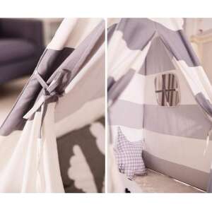 A teepee játszó sátor belsejének képe, az ablakot és a csíkos szövetet mutatja - Indián sátor