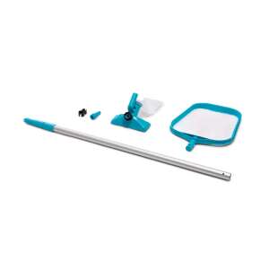 Set de curățare a piscinei Intex, care include un stâlp telescopic, un cap de aspirare, o plasă și accesorii