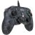 Schräge Ansicht des Nacon Pro Compact Xbox Controllers - Urban Camo