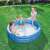 Kinder spielen im Bestway Aufblasbaren Pool, 152x30 cm, blaue Farbe