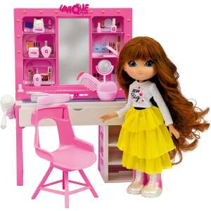 Nahaufnahme der Unique Eyes Sophie Puppe und des Schönheitssalon Spielsets - Baba und Puppenhaus