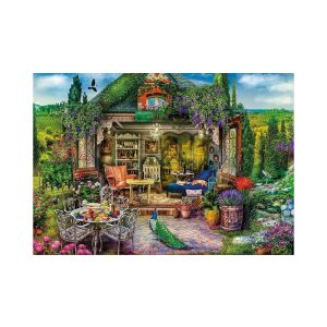 Clementoni Borvidéki Kert 1000 darabos puzzle, mely egy gyönyörű borvidéki kertet ábrázol hangulatos házikóval, buja növényzettel és egy pávával. - Clementoni