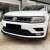 Czarny spoiler przedniego zderzaka, typ B, zamontowany na Volkswagen Tiguan