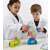 Dve deti v laboratórnych plášťoch používajú sadu Mini Sciences Chemistry pre deti