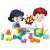 Kinder spielen mit bunten 3D-Puzzle-Blöcken, bauen und kreieren Strukturen