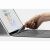 Microsoft Surface Slim Pen 2 a billentyűzethez rögzítve