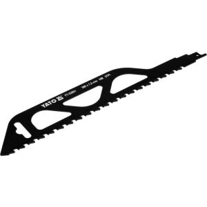 Szögben fényképezett YATO 300mm fűrészlap téglához, keményfém pengéjű orrfűrészlap - Yato