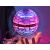 Fliegender 'UFO'-Ball in der Hand, magischer LED-Flugball