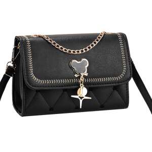 Schwarze gesteppte Umhängetasche mit Kettenriemen und Bärenanhänger, Dollcini - Handtaschen