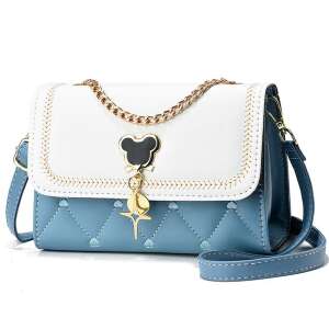 Geantă crossbody Dollcini albastru și alb cu curea de lanț și pandantiv urs - Dollcini Genți de mână