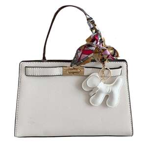 Weiße Dollcini PU-Leder Handtasche mit Hundefiguren-Schlüsselanhänger und Schaldetail - Handtaschen