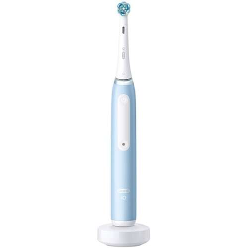Elektrická zubná kefka Oral-B iO Series 3 v svetlomodrej farbe, na bielej nabíjacej stanici