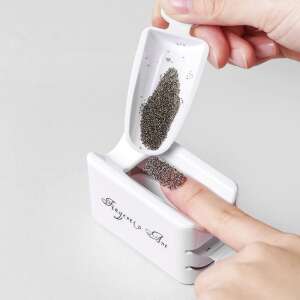 Fingertip Ant körömdíszítő csillám és gyöngy adagoló használatban, csillám felvitele a körömre - Körömdíszítő csillámpor