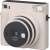 Fujifilm Instax SQ1 Chalk White azonnali fényképezőgép, elülső nézet, a lencse, a vaku és a gomb elrendezése látható