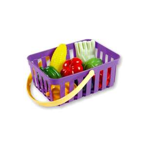 Műanyag zöldségek kosárban