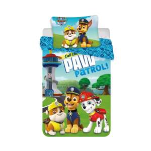 Paw Patrol gyerek ágynemű szett, Chase, Marshall, Rubble és Ryder szerepel rajta, torony és zöld fű hátterrel - Mancs Őrjárat