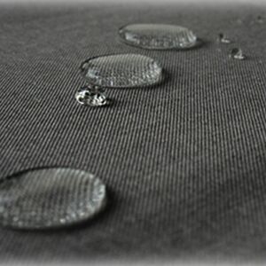 Close-up of Jemidi grey tablecloth with water droplets, showcasing lotus effect - Tablecloth