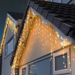 Instalație luminoasă de Crăciun Yoto Fringe/Turtle Doves decorând acoperișul unei case - Flippy Ghirlande luminoase