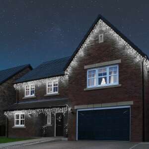 Ház Flippy karácsonyi jégcsap fényfüzérrel díszítve - Flippy