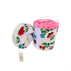 Elena ajándékdoboz örök rózsákkal, magyar virágmintával, fehér és rózsaszín, 16x14x14 cm - Ajándék ötlet Valentin-napra