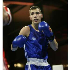 Starpro olimpiai box trikó kék színben, egy versenyzőn viselve - Férfi trikó