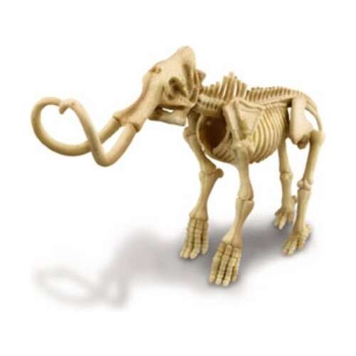 Zmontovaná kostra mamuta zo súpravy Dig a Mammoth Skeleton od 4M Kidz Labs, vedecká a objavná hra pre deti