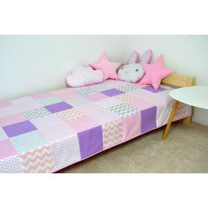 Rózsaszín és lila patchwork ágytakaró, tökéletes egy gyermek hálószobájába, különféle mintákkal és színekkel - Ágytakaró