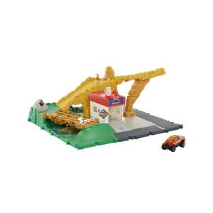 Matchbox Canyon Adventure Playset, mit einem roten LKW, einer Brücke, einem Wasserfall und einer Tankstelle - Mattel