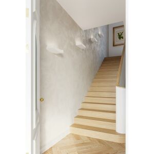 Lampy ścienne TAUGAN oświetlające klatkę schodową - Sollux