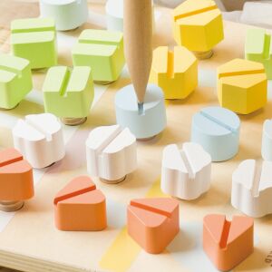 Classic World Schraubbrett aus Holz für Kinder, Feinmotorikspielzeug - Nonbrand Entwicklungsspiele für Kinder im Kindergartenalter