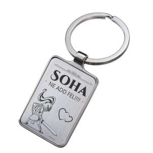 Személyre szabott gravírozott kulcstartó Soha névvel és a "Soha ne add fel!" felirattal, lovaggal, karddal és két szívvel - Ajándék kulcstartó