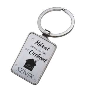 Gravírozott fém kulcstartó a "A házat kezek építik, az otthont szívek" felirattal és egy kis ház ikonnal - Ajándék kulcstartó