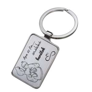 Gravírozott kulcstartó apa és fia számára, a felirattal 'Apa és fia... örökléé barátok' és egy apa és fia rajzával, tökéletes ajándék apák napjára - Ajándék kulcstartó