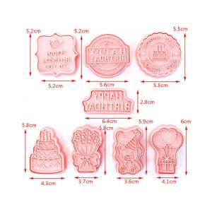 Szülinapi Kekszformák - 8 db Rózsaszín Műanyag Forma