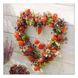 Szív alakú koszorú narancs és zöld virágokból - Szalvéta