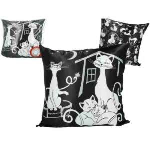H.C.023-8052 Párna 45x45cm, polyester, fekete alapon fehér macskás 80611582 - Díszpárna