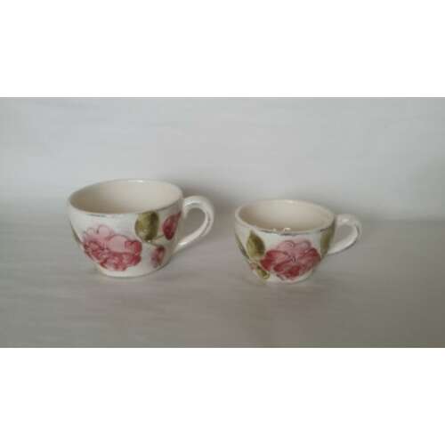 Két darabos kerámia teáscsésze szett virágmintával, kézzel festett